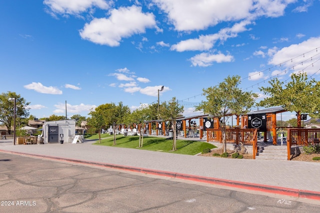 manufactured / mobile home featuring a front lawn