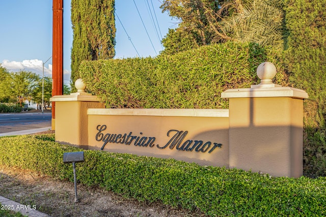 view of community / neighborhood sign