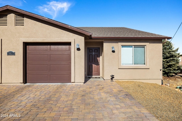 view of front facade featuring a garage