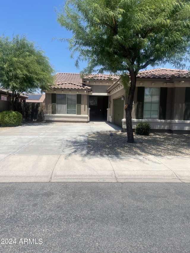 view of front facade featuring a garage