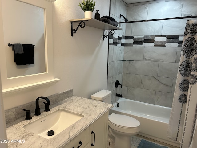 4602 N 47th Ave N, Phoenix, AZ 85031 - full bath with toilet, shower / tub combo with curtain, and vanity