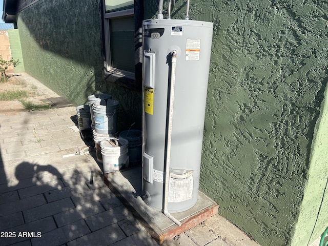 4602 N 47th Ave N, Phoenix, AZ 85031 - utilities featuring water heater