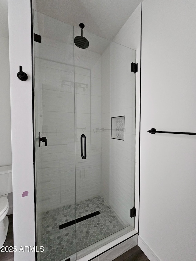 1401 S Rita Ln, Tempe, AZ 85281 - full bathroom featuring toilet and a shower stall