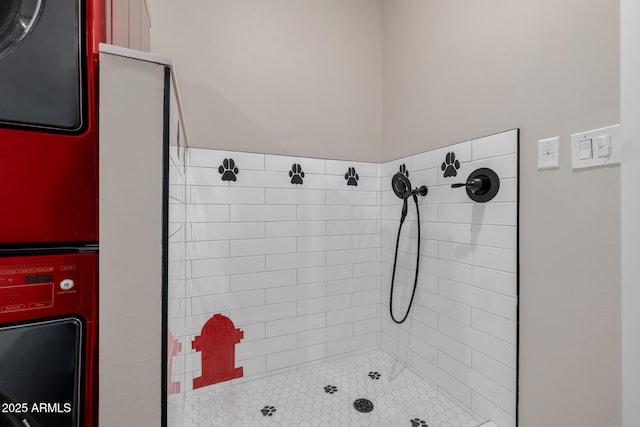 7738 N 185th Ave, Waddell, AZ 85355 - full bath featuring a tile shower and stacked washer / dryer