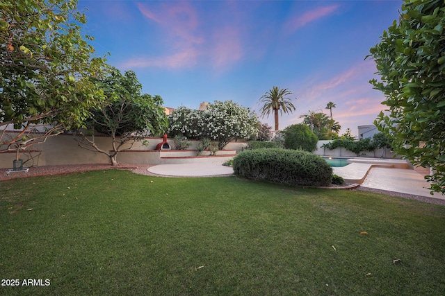 3417 E Mission Ln E, Phoenix, AZ 85028 - view of yard at dusk