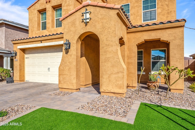 view of front of home featuring a garage