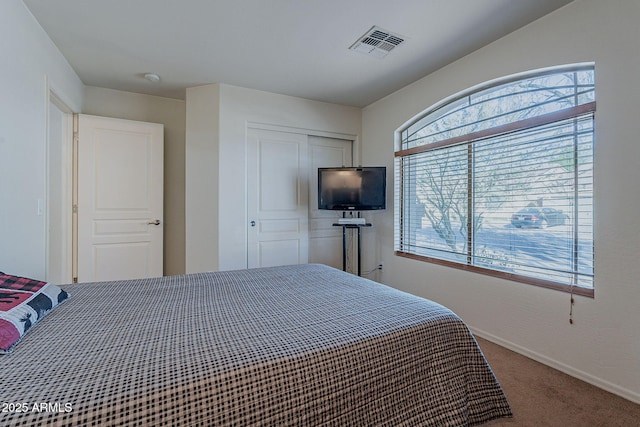 bedroom featuring carpet floors and a closet