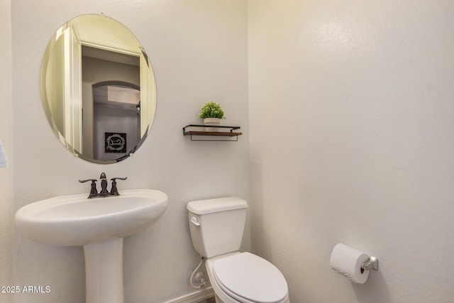 bathroom featuring toilet and sink