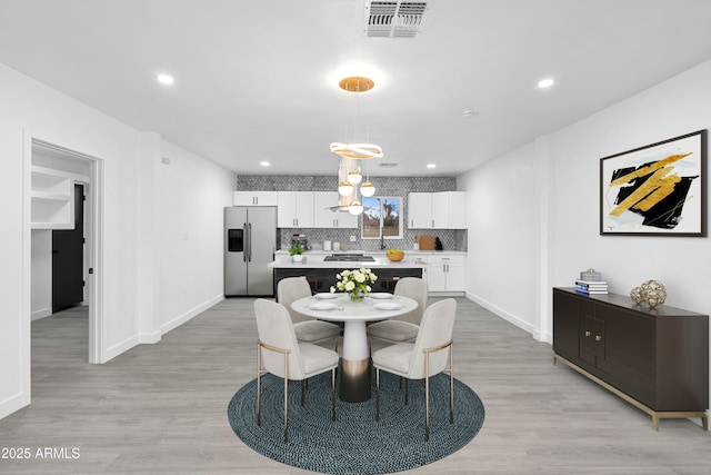 dining space with visible vents, recessed lighting, light wood-type flooring, and baseboards