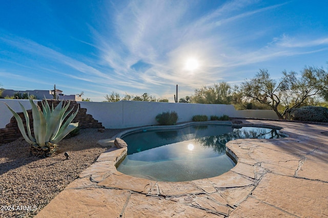 view of swimming pool