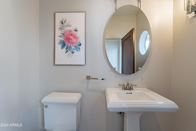 bathroom featuring toilet