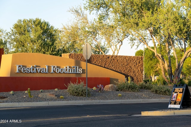 view of community / neighborhood sign