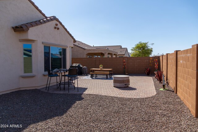 view of yard with a patio area