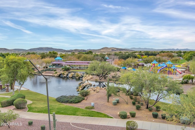 water view featuring a mountain backdrop