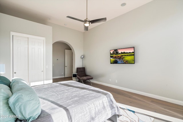 bedroom with ceiling fan, hardwood / wood-style floors, and a closet