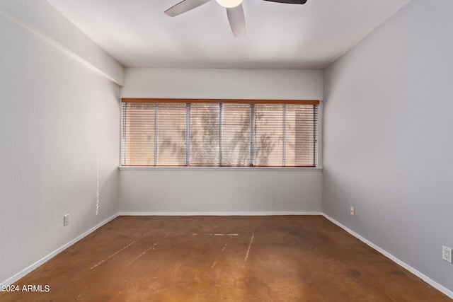 empty room featuring a healthy amount of sunlight and ceiling fan