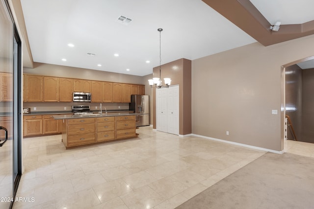 kitchen featuring decorative light fixtures, light colored carpet, an inviting chandelier, an island with sink, and stainless steel appliances