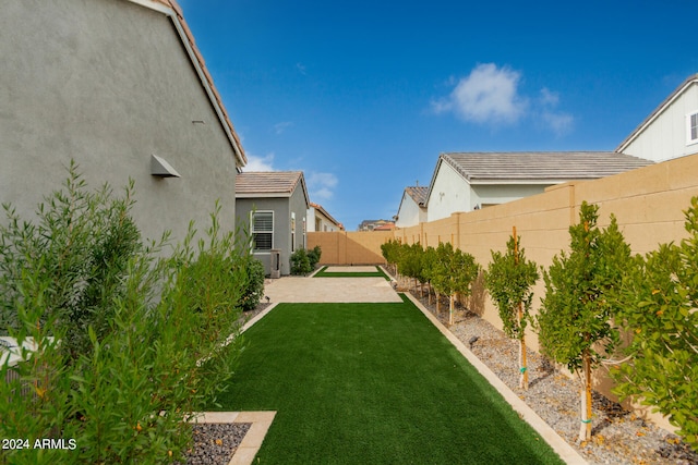 view of yard with a patio area