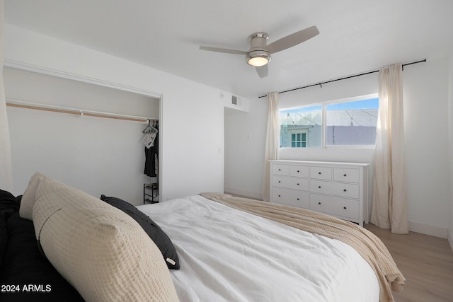 bedroom featuring light wood-type flooring, a closet, and ceiling fan