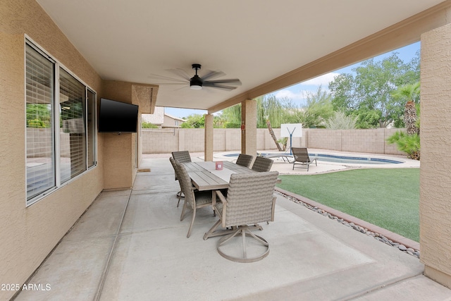 3126 W Stephens Pl, Chandler, AZ 85226 - fenced backyard with a patio area, ceiling fan, and outdoor dining area