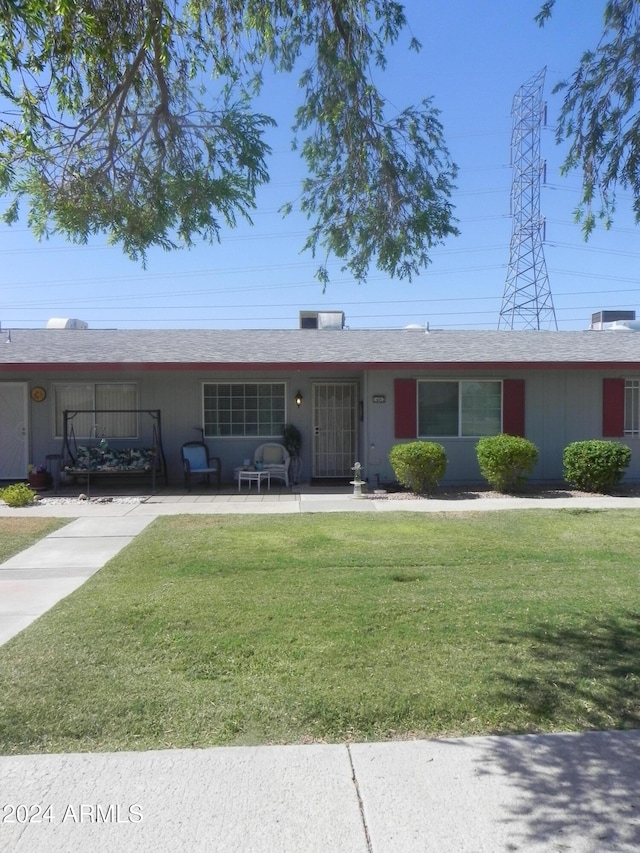 single story home with a front yard