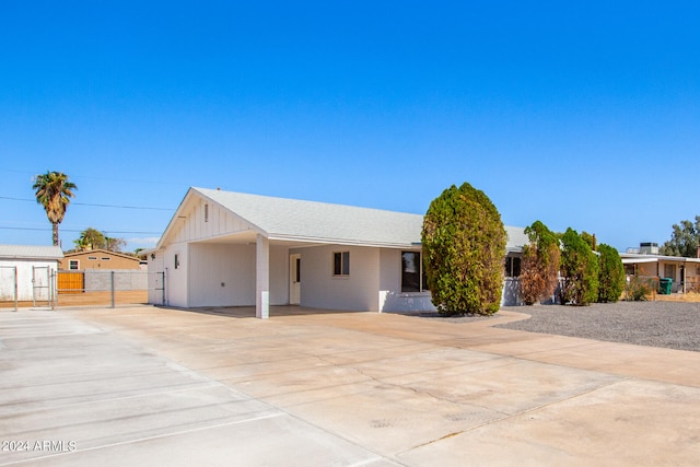 single story home with a carport