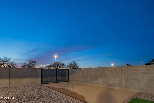 view of yard at dusk