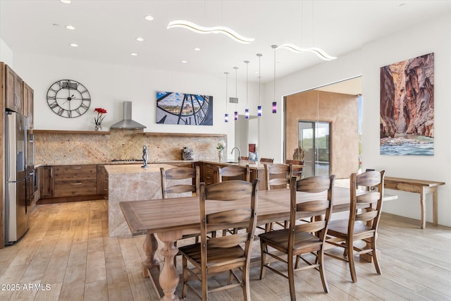 dining area with sink and light hardwood / wood-style flooring