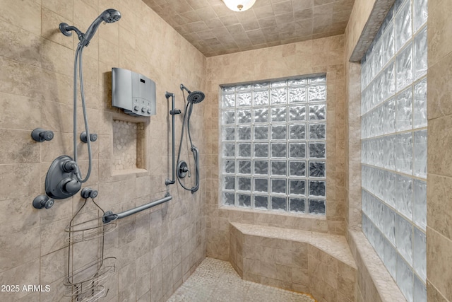 7763 W Libby St, Glendale, AZ 85308 - bathroom featuring a tile shower and plenty of natural light