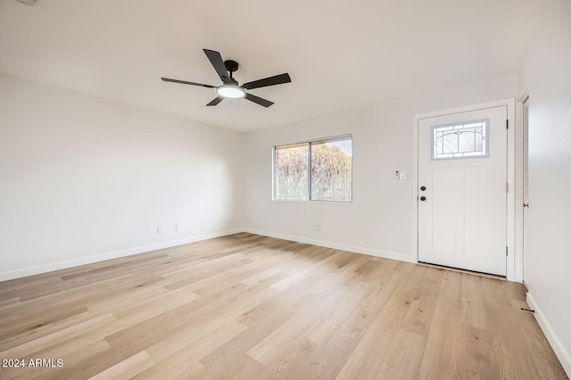 foyer featuring light hardwood / wood-style floors and ceiling fan