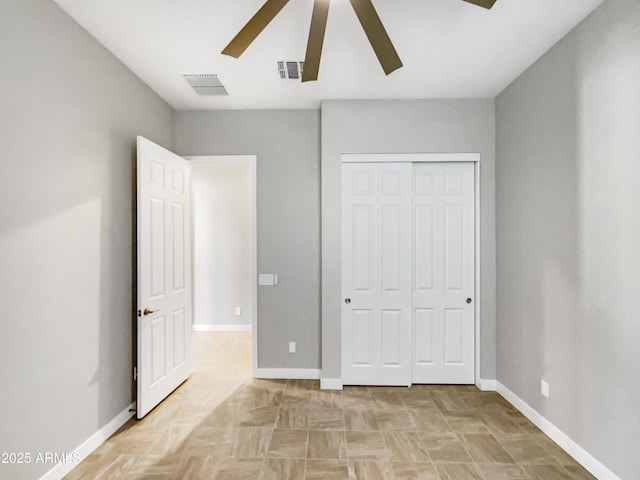 unfurnished bedroom featuring ceiling fan and a closet