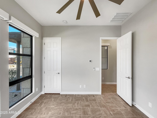 empty room featuring ceiling fan