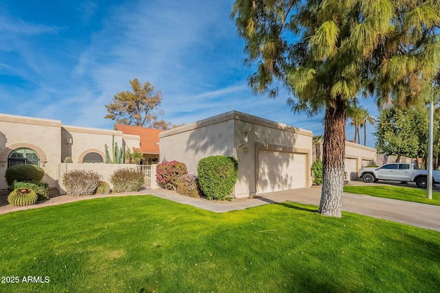 view of front of home featuring a front lawn and a garage