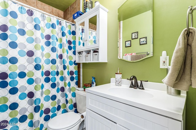 bathroom with toilet, a shower with shower curtain, and vanity