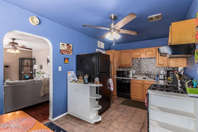 kitchen featuring arched walkways, ceiling fan, under cabinet range hood, visible vents, and black appliances