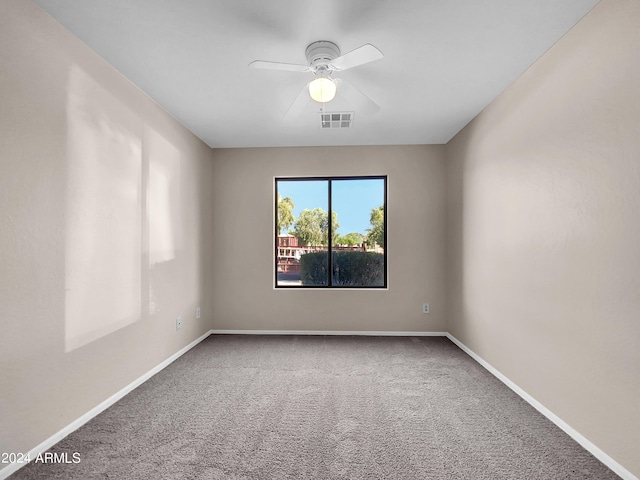 carpeted empty room featuring ceiling fan