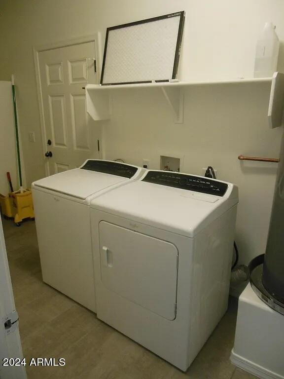 laundry room with washing machine and dryer