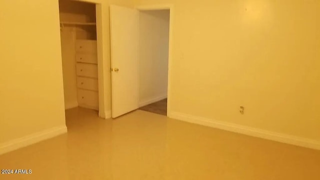 unfurnished bedroom featuring a closet