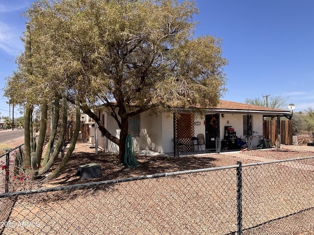 201 E 2nd Ave, Ajo, AZ 85321 - view of front of home featuring fence and stucco siding