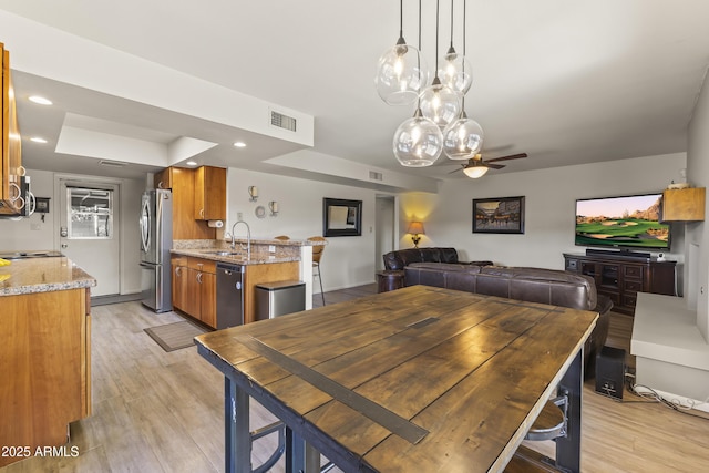 dining room with light wood-type flooring, ceiling fan, visible vents, and recessed lighting