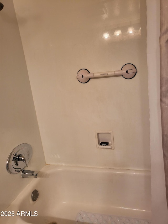 8220 E Garfield St Unit M214, Scottsdale, AZ 85257 - room details featuring bathtub / shower combination