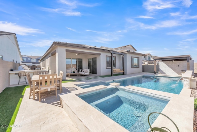 rear view of house featuring ceiling fan, a fenced backyard, an outdoor living space, a pool with connected hot tub, and a patio area