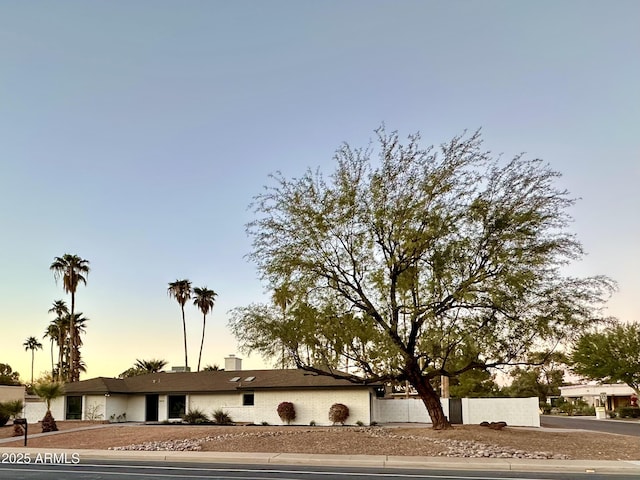 view of front of property