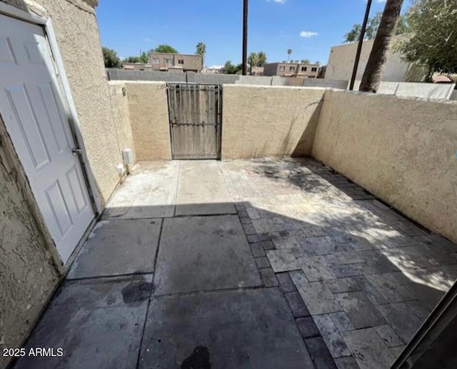 5420 W Lynwood St, Phoenix, AZ 85043 - view of patio with a gate