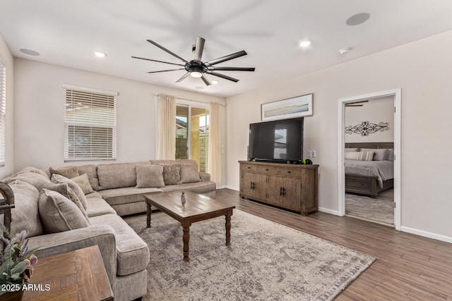 living area featuring recessed lighting, a ceiling fan, wood finished floors, and baseboards