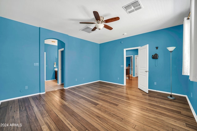 unfurnished room featuring wood-type flooring and ceiling fan