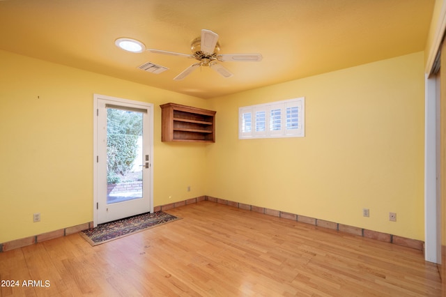 empty room featuring light wood-type flooring and ceiling fan