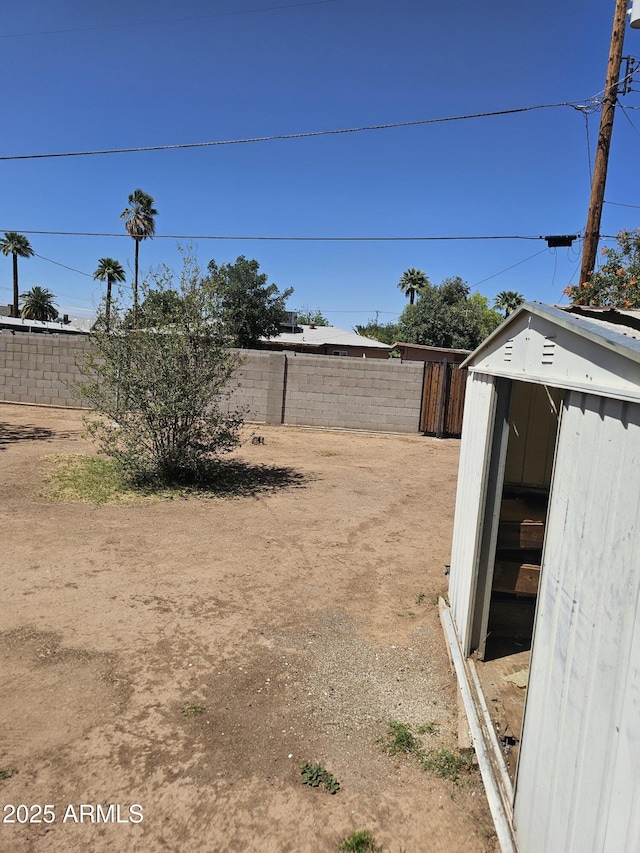 1630 E Catalina Dr, Phoenix, AZ 85016 - fenced backyard featuring a storage shed and an outdoor structure