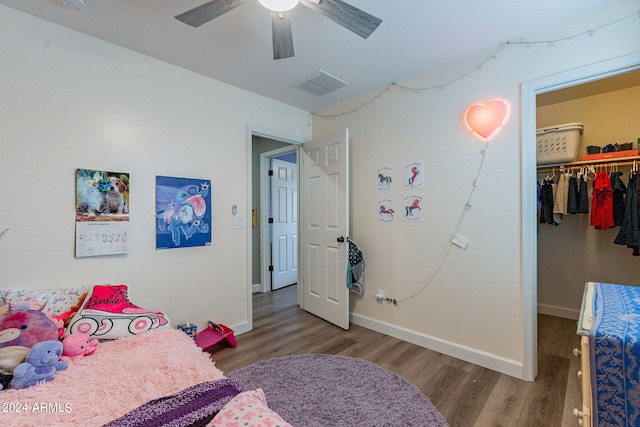 bedroom with hardwood / wood-style floors, a closet, and ceiling fan