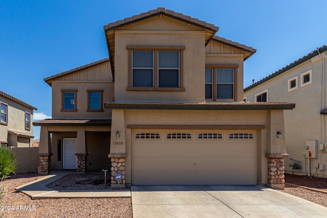 view of front facade featuring a garage